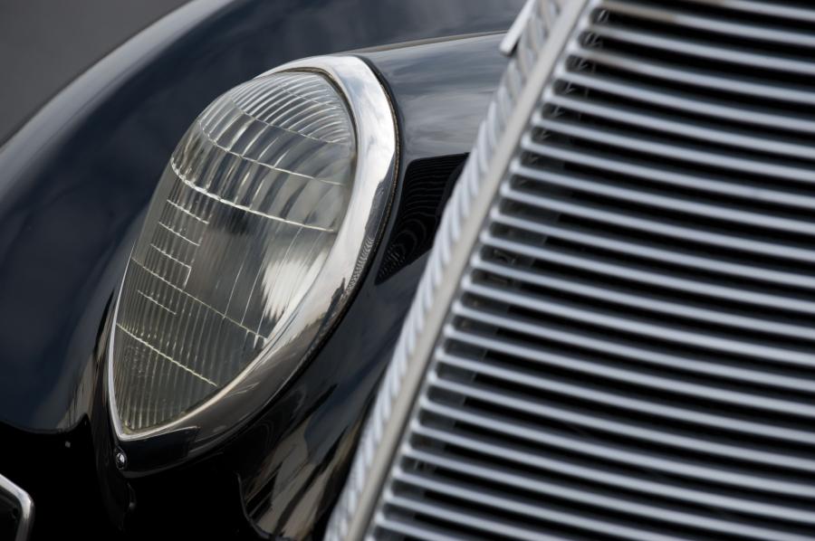  Ford V8 DeLuxe Roadster 1937 года  (фото 3 из 9)